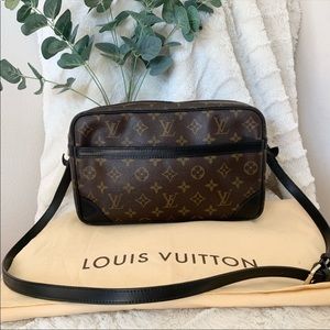 💯 Authentic Louis Vuitton Crossbody Bag